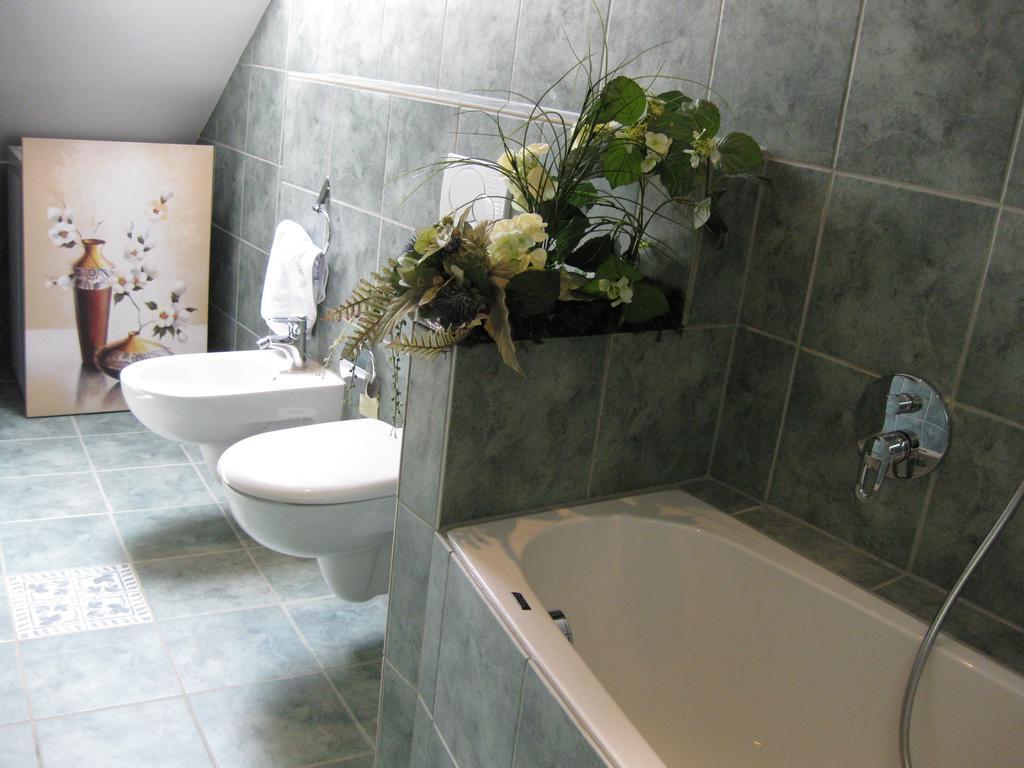 Hotel Weingut Franz Schäfer Bad Neuenahr-Ahrweiler Zimmer foto