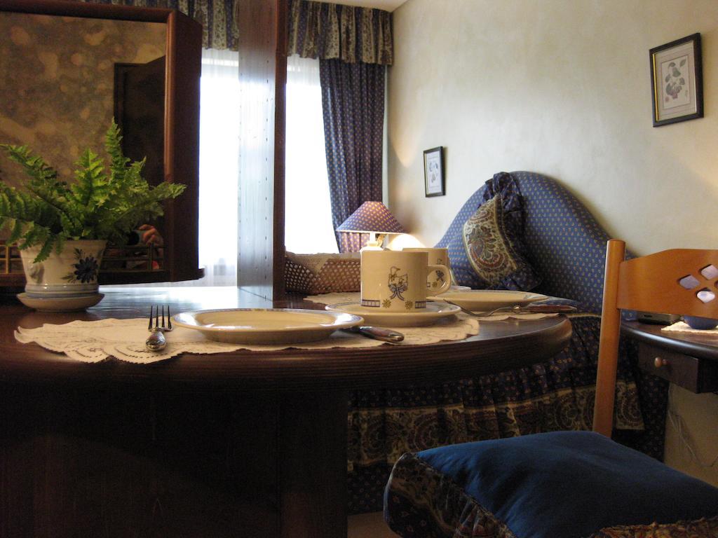 Hotel Weingut Franz Schäfer Bad Neuenahr-Ahrweiler Zimmer foto